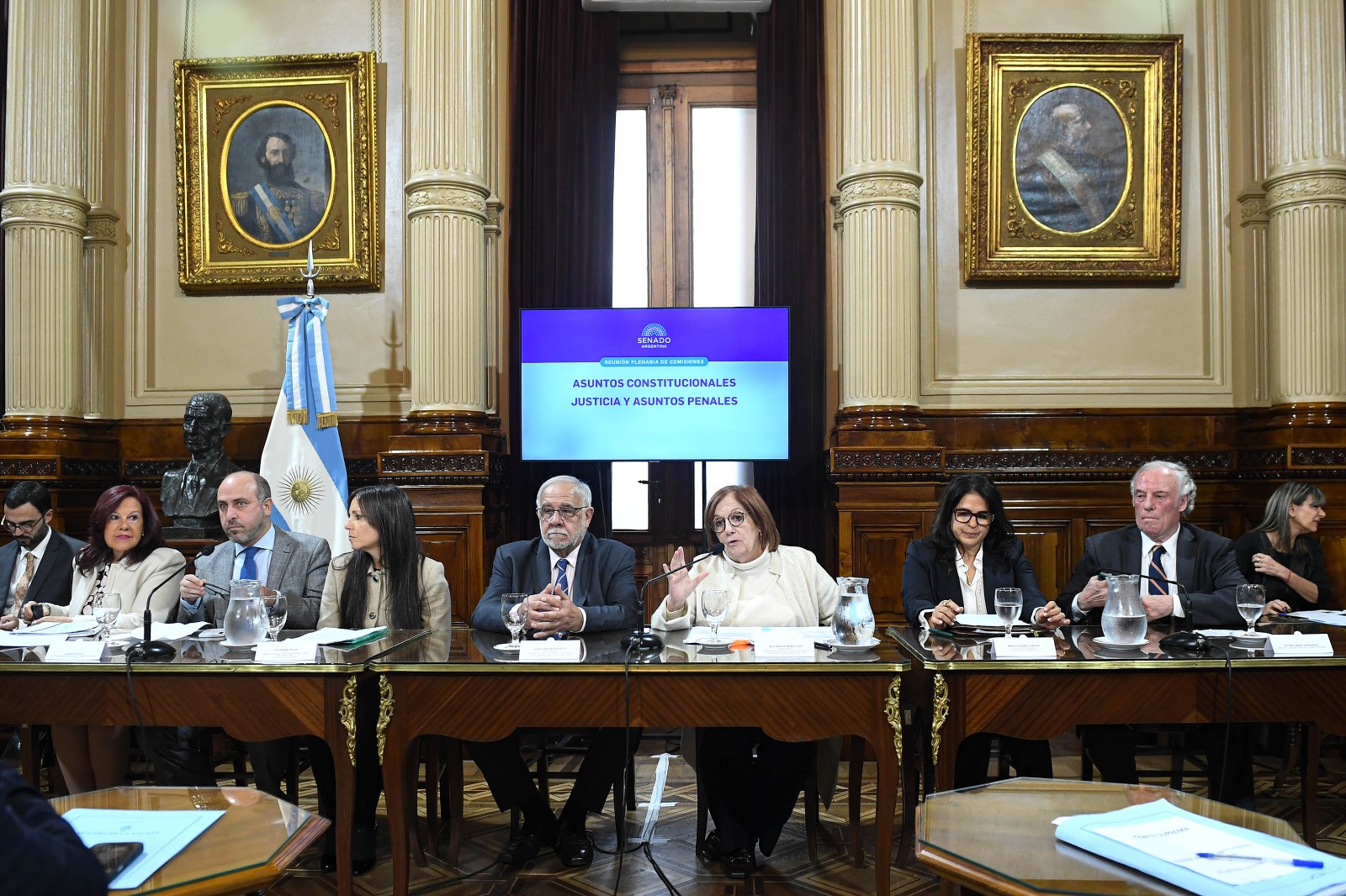 El Kirchnerismo firmó en disidencia el dictamen que busca restringir la Ley de DNU y abre dudas sobre diálogo con el Gobierno