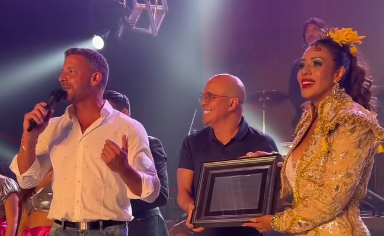 Abraham Galo entregó la Declaración de beneplácito a Ángel Carabajal por el éxito de “La Mestiza”