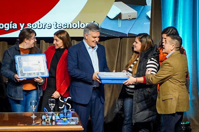 TecnoPresente: la Provincia ya entregó 70 mil netbooks a escuelas de todo el territorio